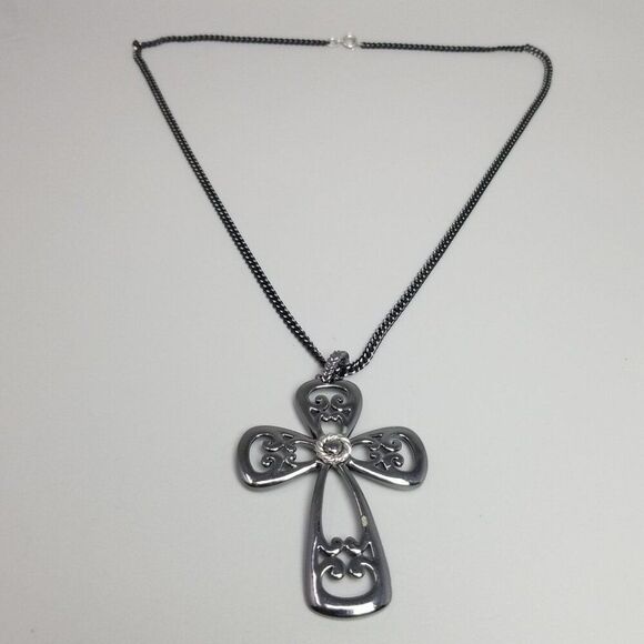 Vintage Sarah Coventry Large Dark Silver Gray Cross Pendant Necklace, Signed - Picture 8 of 10